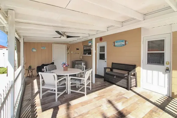 816 Harbor Dr S Unit B, Venice, Florida 34285, 2 Bedroom Bedrooms, 0 ,2 BathroomBathrooms,Duplex,Seasonal Rental,Harbor Dr S,3506