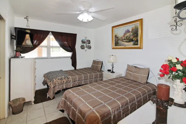 816 Harbor Dr S Unit B, Venice, Florida 34285, 2 Bedroom Bedrooms, 0 ,2 BathroomBathrooms,Duplex,Seasonal Rental,Harbor Dr S,3506